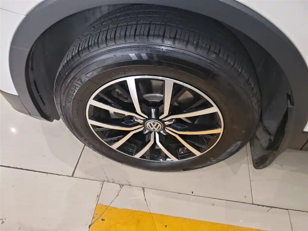 Volkswagen Tiguan L 2018 330TSI Automatic 2WD Comfort Edition фото 23