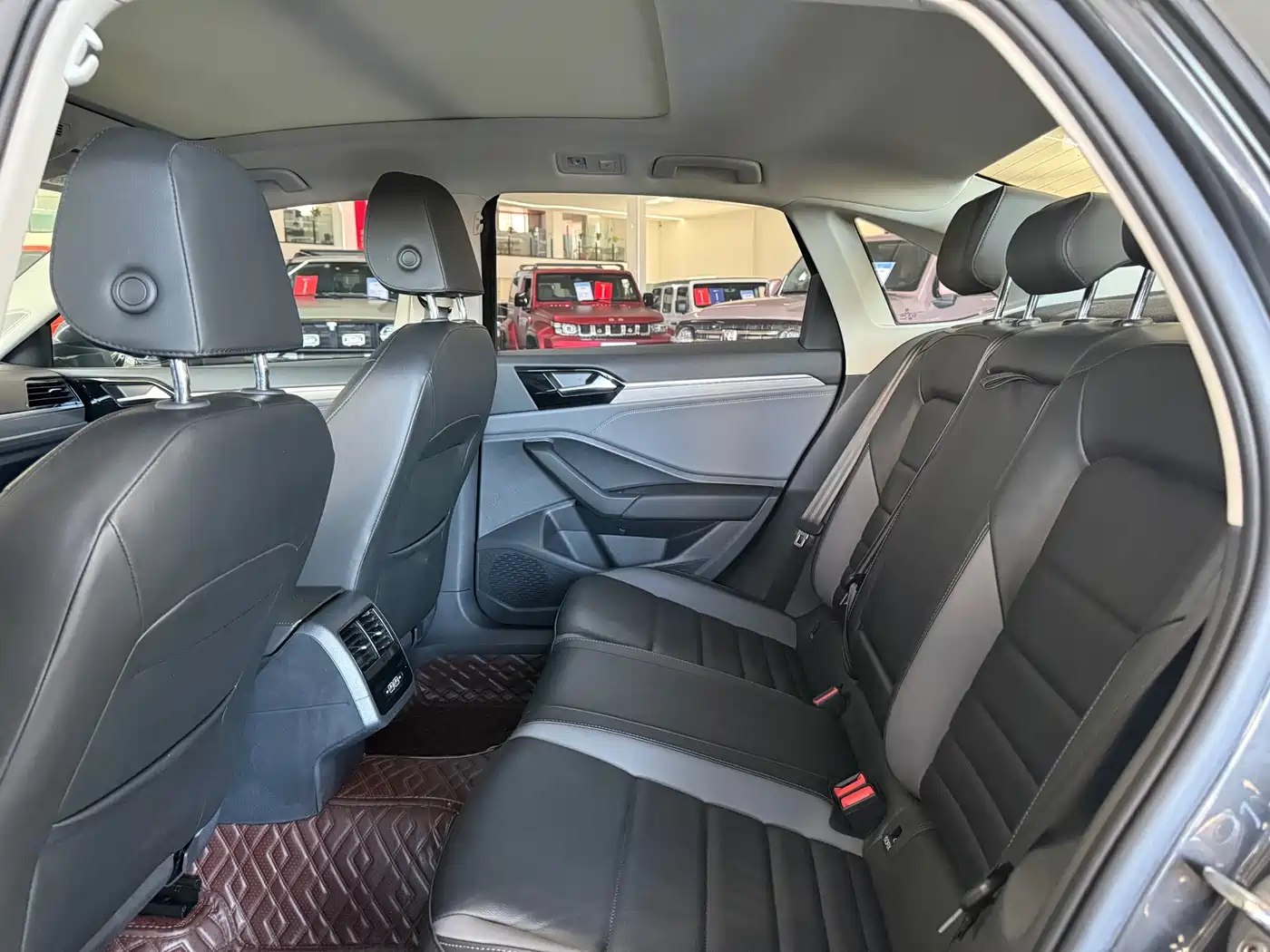 Volkswagen Sagitar 2021 280TSI DSG Surpassing Edition фото 8