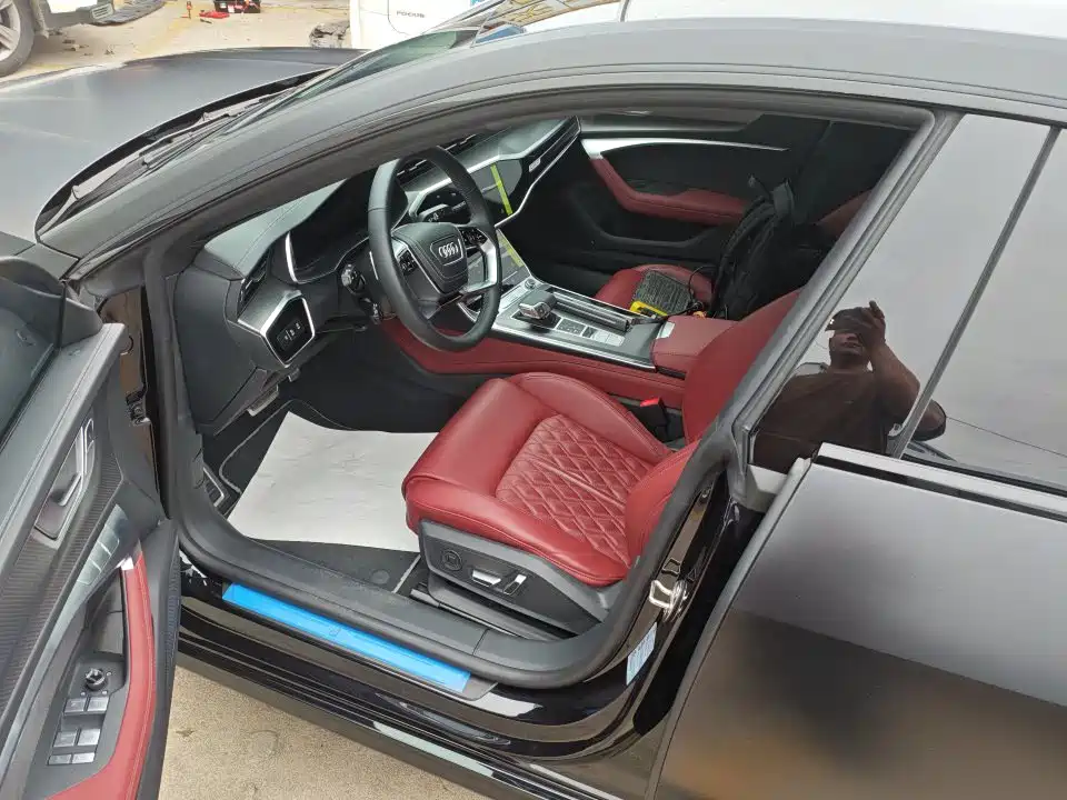 Audi A7L 2024 45 TFSI quattro Black Warrior Edition фото 3