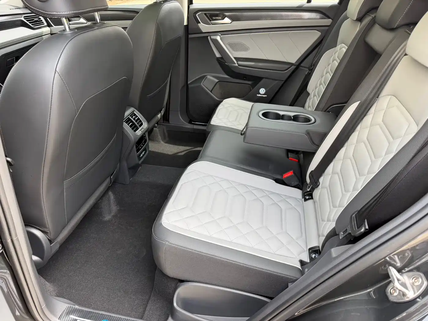 Volkswagen Tayron 2023 280TSI 2WD Luxury Plus Advanced Edition фото 12