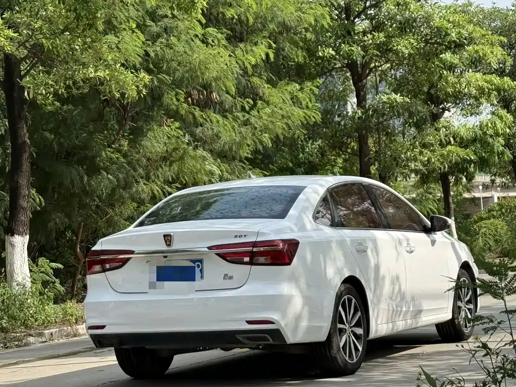 Фото 9 - Roewe i6