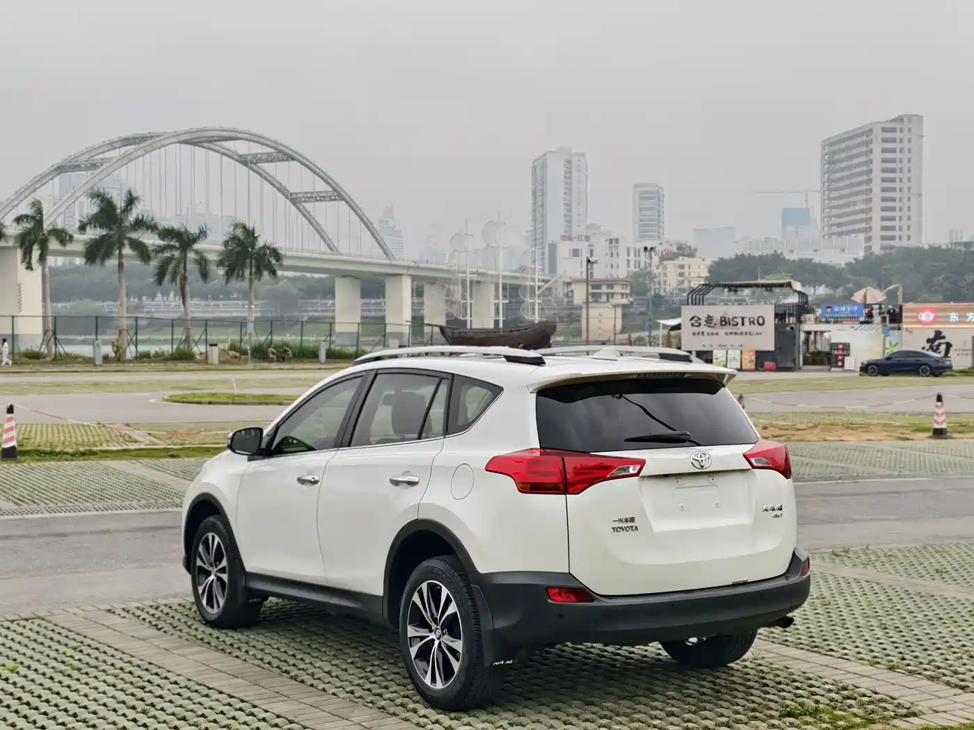 Toyota RAV4 Rongfang 2015 2.5L Automatic 4WD Elite Edition фото 6