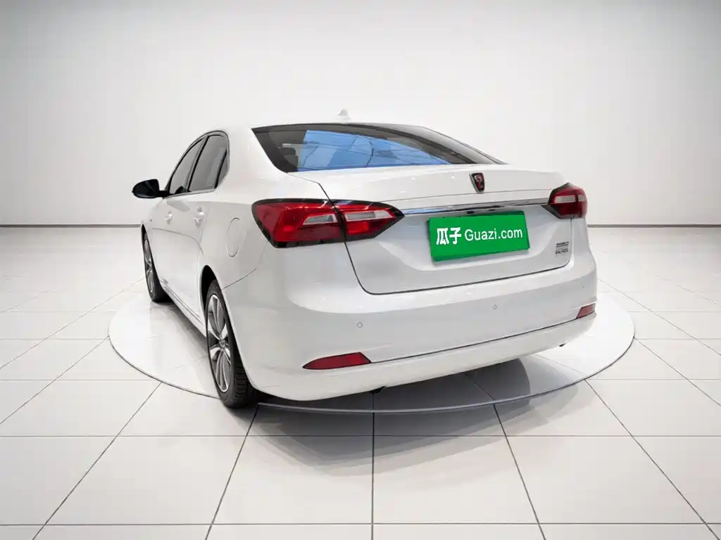 Фото 25 - Roewe 360