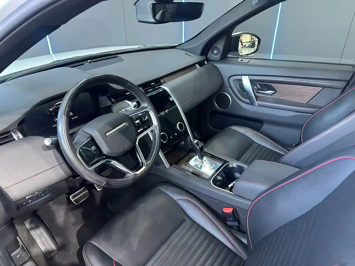 LAND ROVER DISCOVER NEW ENERGY SOURCES FOR SPORTS