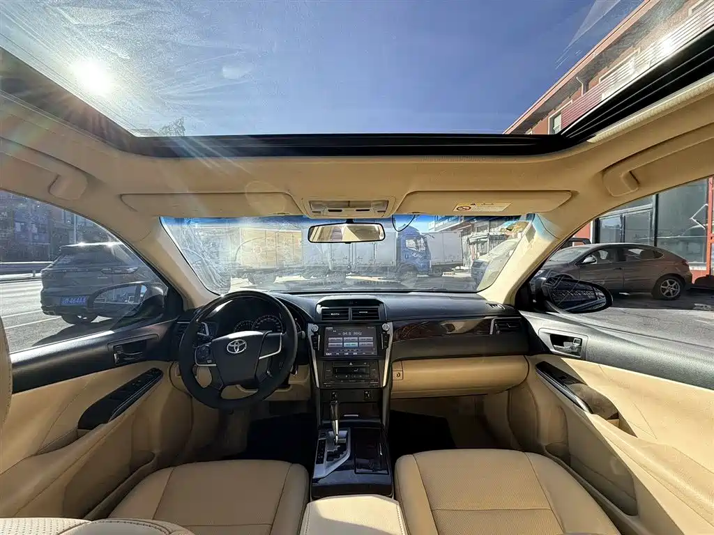 Toyota Camry 2015 2.0G Leading Edition фото 8