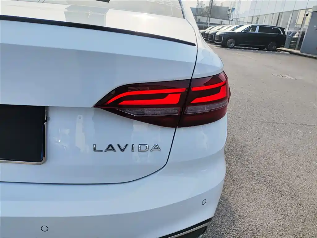 Volkswagen Lavida 2024 Model 300TSI DSG Starlight Leading Edition фото 8