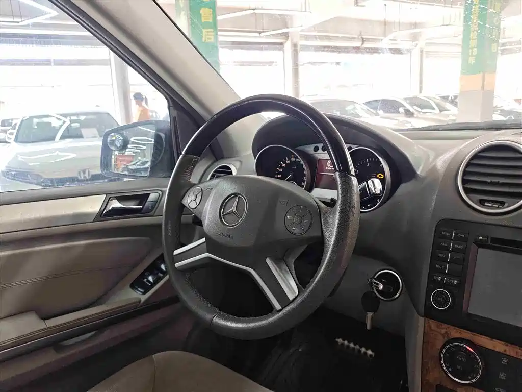 Mercedes-Benz M-Class 2010 ML 350 4MATIC Luxury фото 10