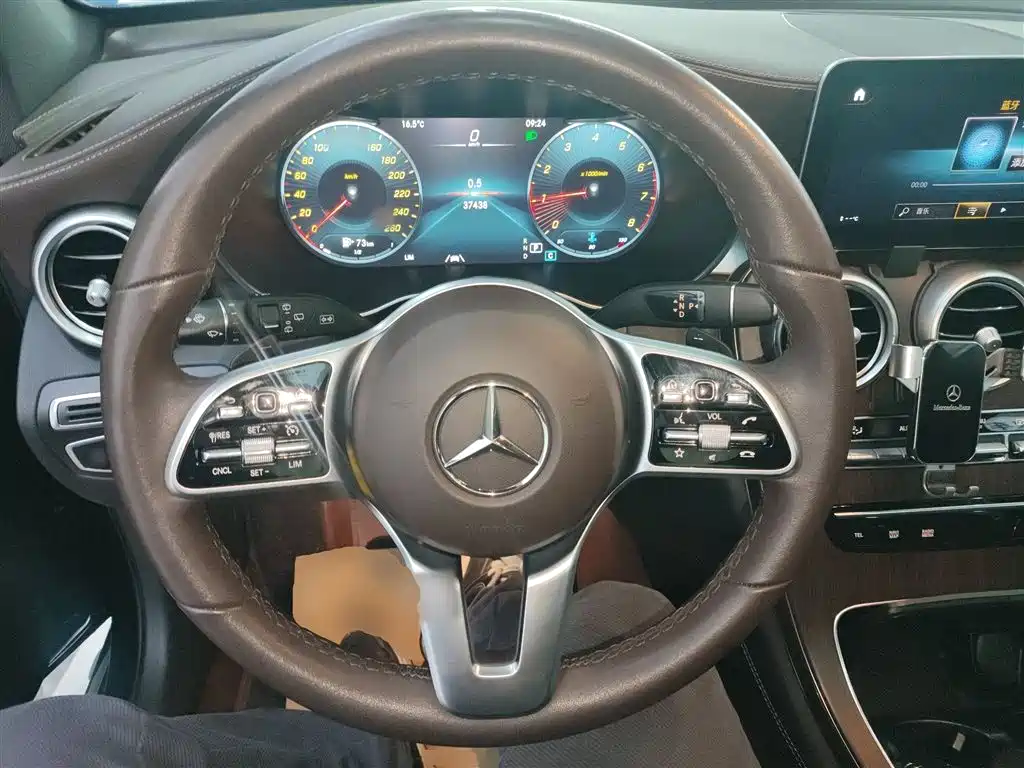 MERCEDES-BENZ GLC