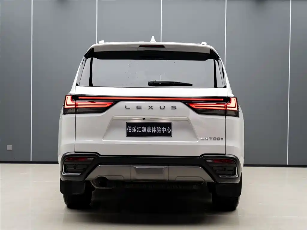 Lexus LX 2025 700h Boundary Edition фото 7