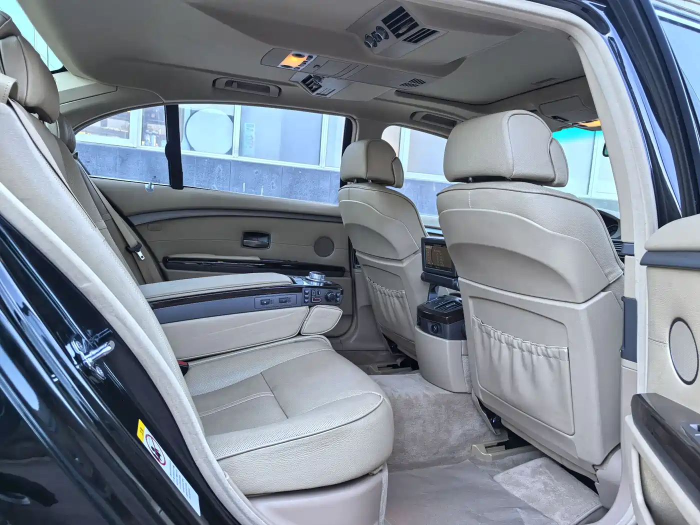 BMW 7 Series 2005 Model 750Li фото 9