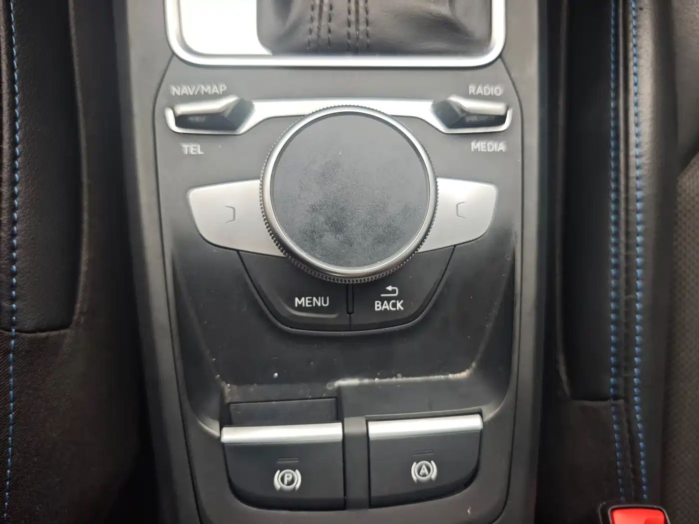 AUDI Q2L E-TRON