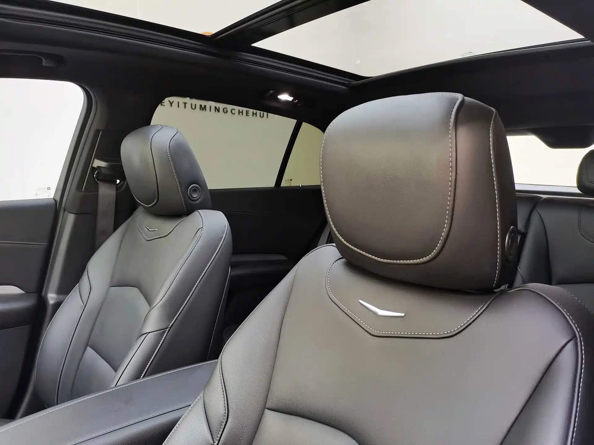 Photo 6 - Cadillac XT4