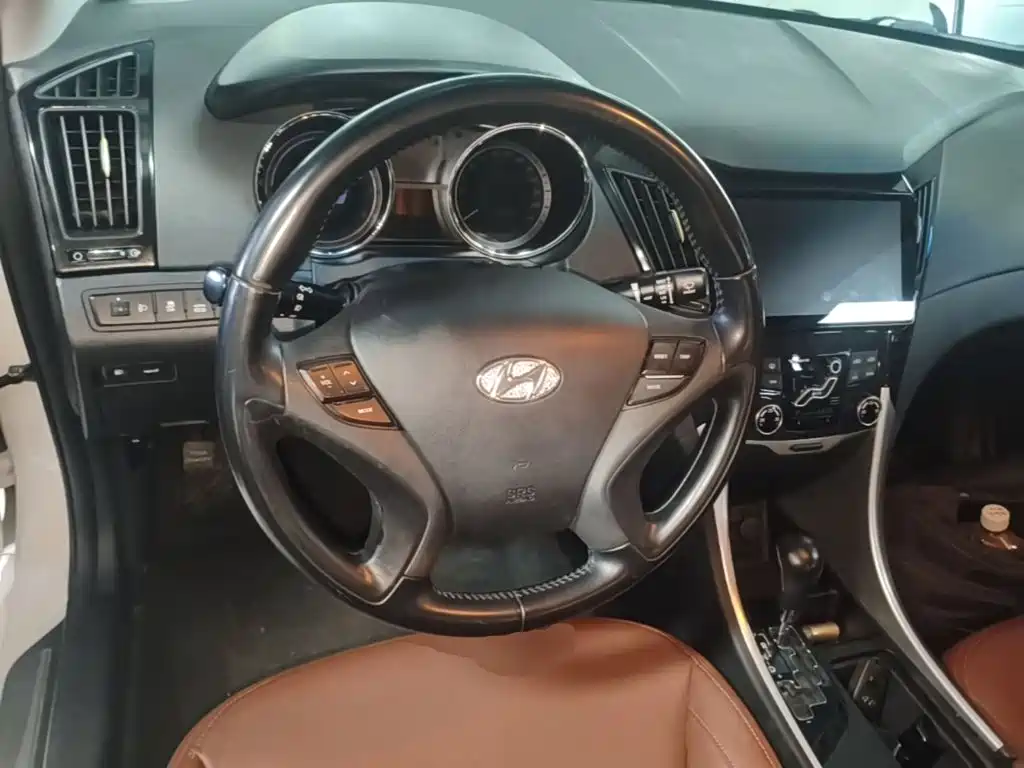 Hyundai Sonata 2016 2015 Classic 2.0L Automatic Leading Edition
