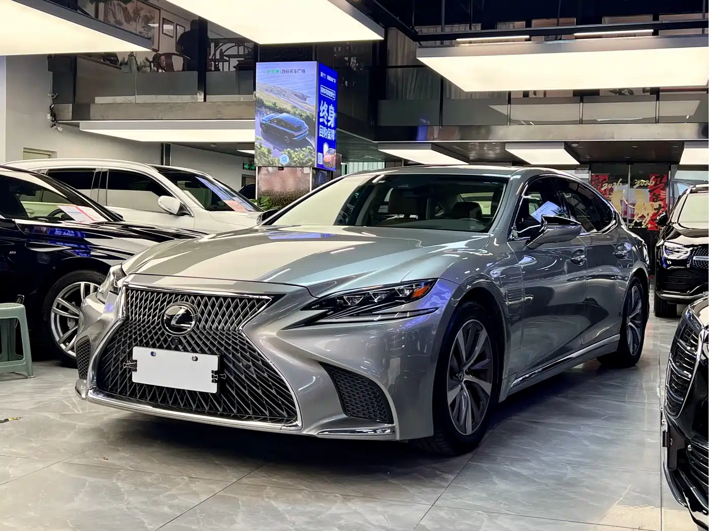 Photo 1 - Lexus LS