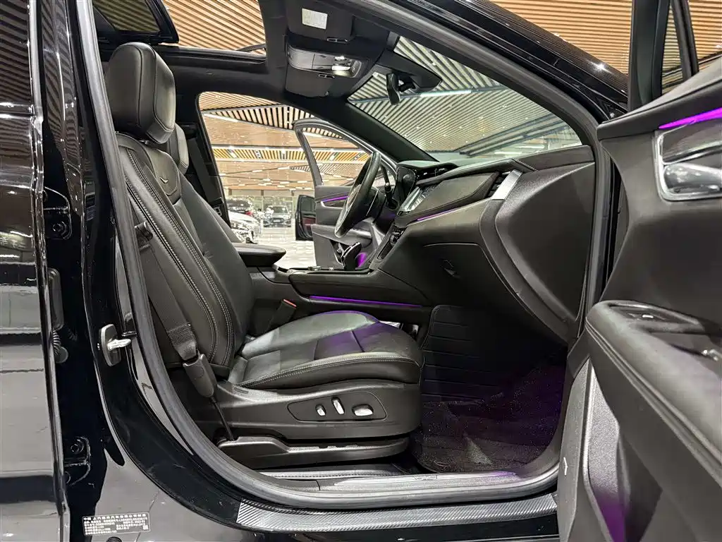 Фото 9 - Cadillac XT5