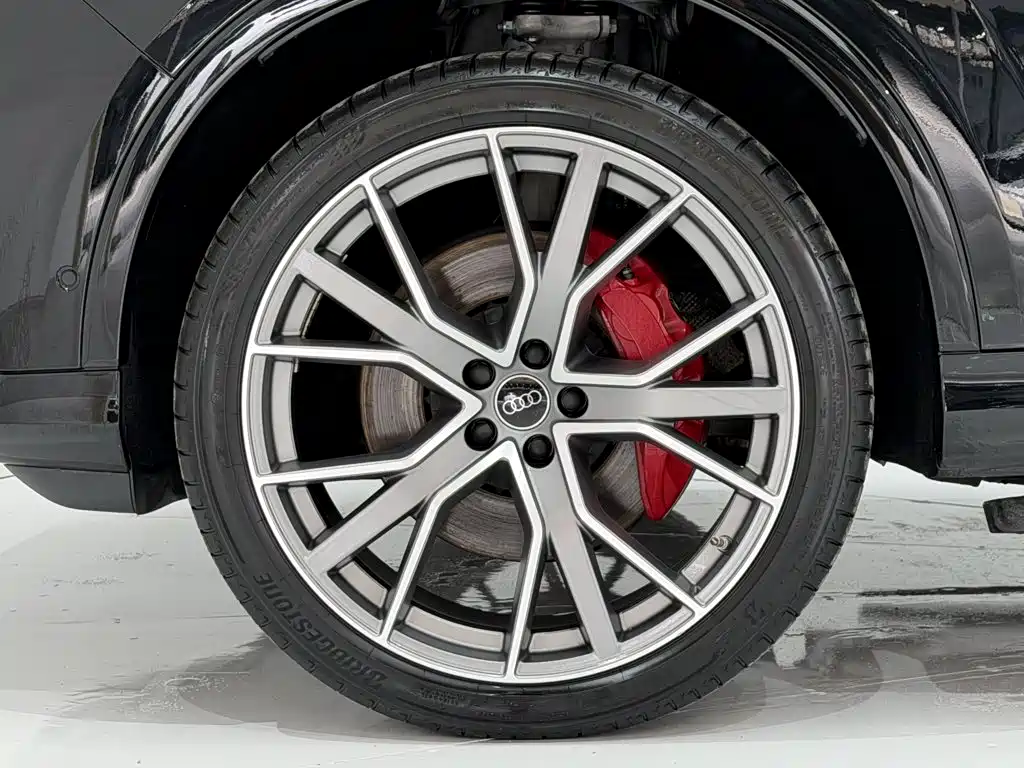Фото 8 - Audi Q7