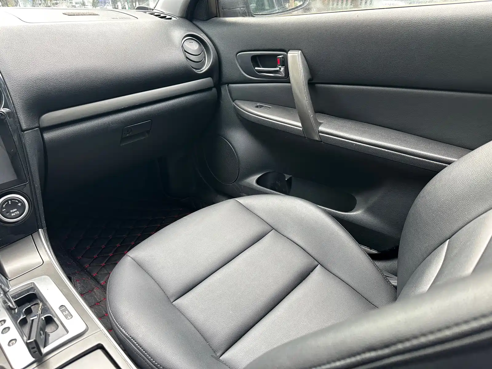 Photo 9 - Mazda 6