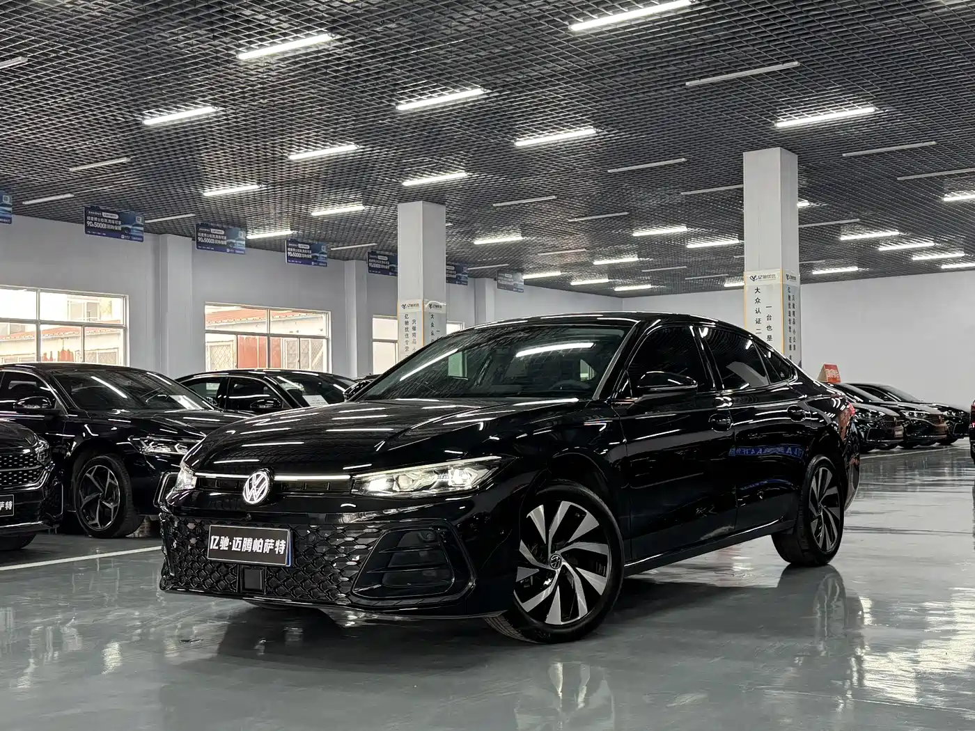 Volkswagen Passat 2025 Model Pro 380TSI Starlight Dragon Edition