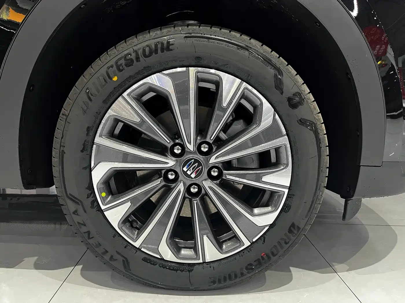 Buick Envision Plus 2025 Enclave Plus 28T 2WD Platinum Edition фото 5