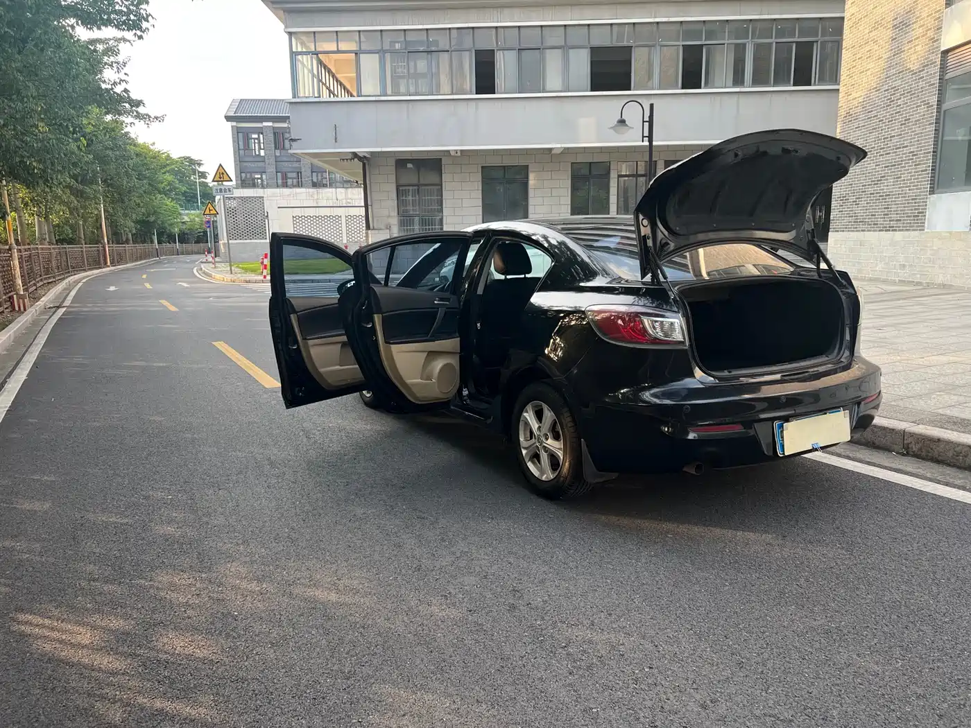 Mazda Mazda3 Axela 2012 2011 Sedan 1.6L Automatic Comfort