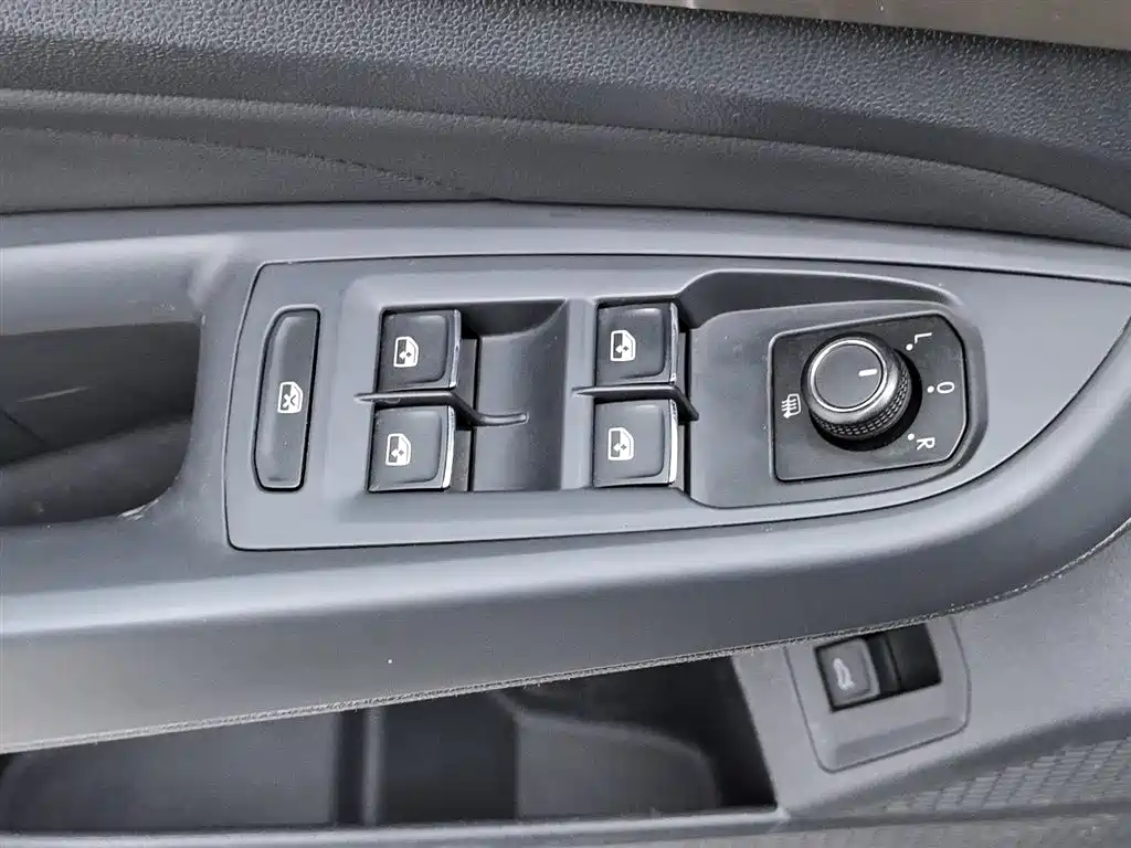 Volkswagen Passat 2021 Model 280TSI Elite Edition фото 9