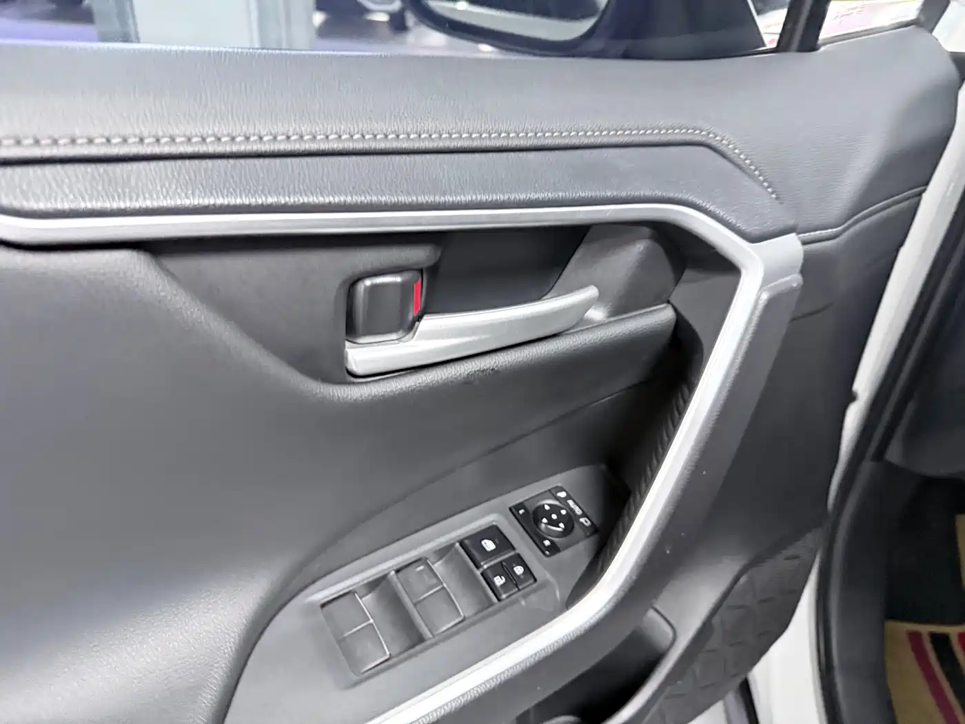 Toyota Wildlander 2023 2.0L CVT FWD Luxury PLUS фото 9
