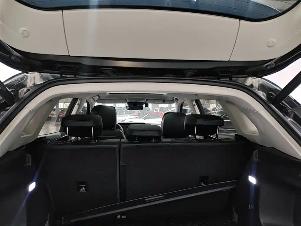 Hongqi HS5 2022 Facelift 2.0T Smart Flag Enjoyment Edition фото 15