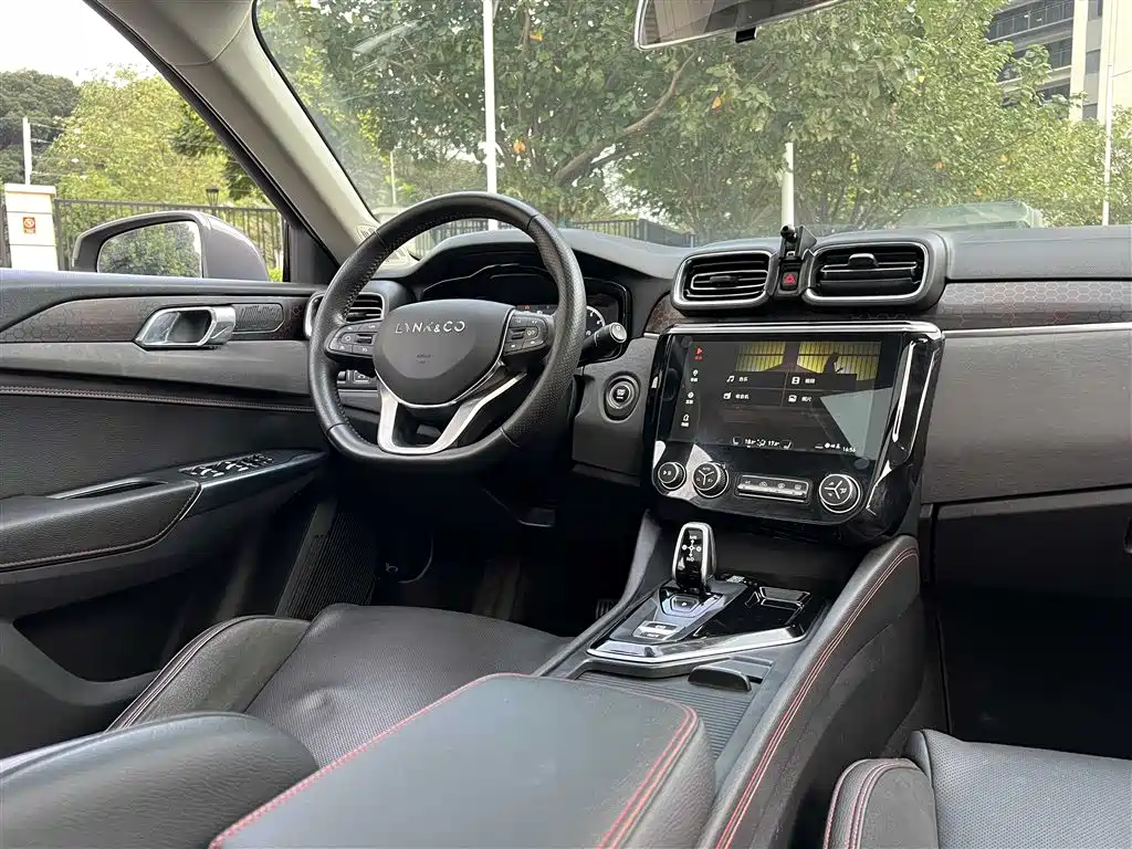Lynk & Co 02 2019 High Energy Edition 2.0T Automatic 2WD Shine China VI фото 11