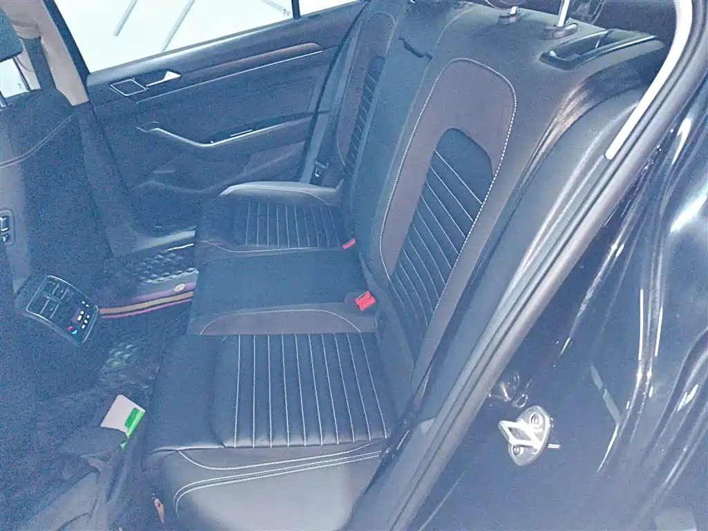 Volkswagen Magotan 2020 330TSI DSG Leading фото 17