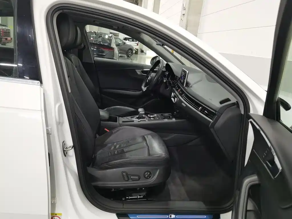 Фото 23 - Audi A4L