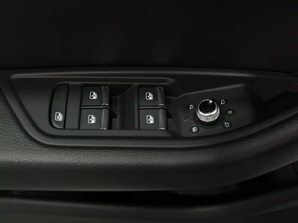 Фото 9 - Audi A4L
