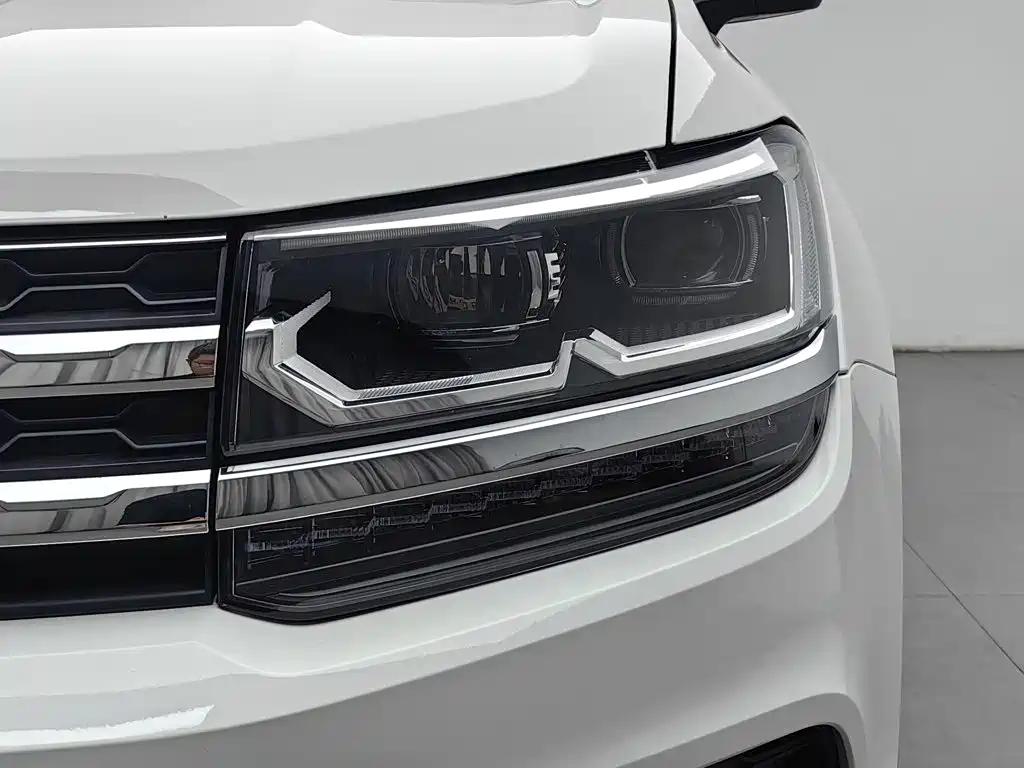 Фото 7 - Volkswagen Tharu