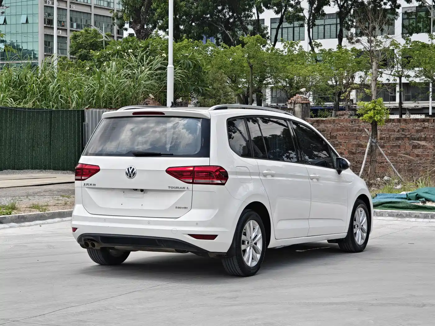 Volkswagen Touran 2018 Touran L 280TSI DSG Comfort 7-seater China V фото 5