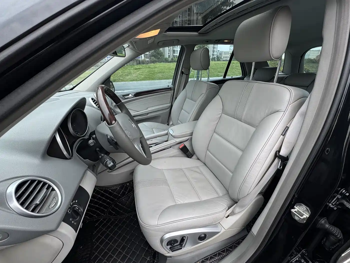 Mercedes-Benz M-Class 2010 ML 350 4MATIC Luxury фото 4