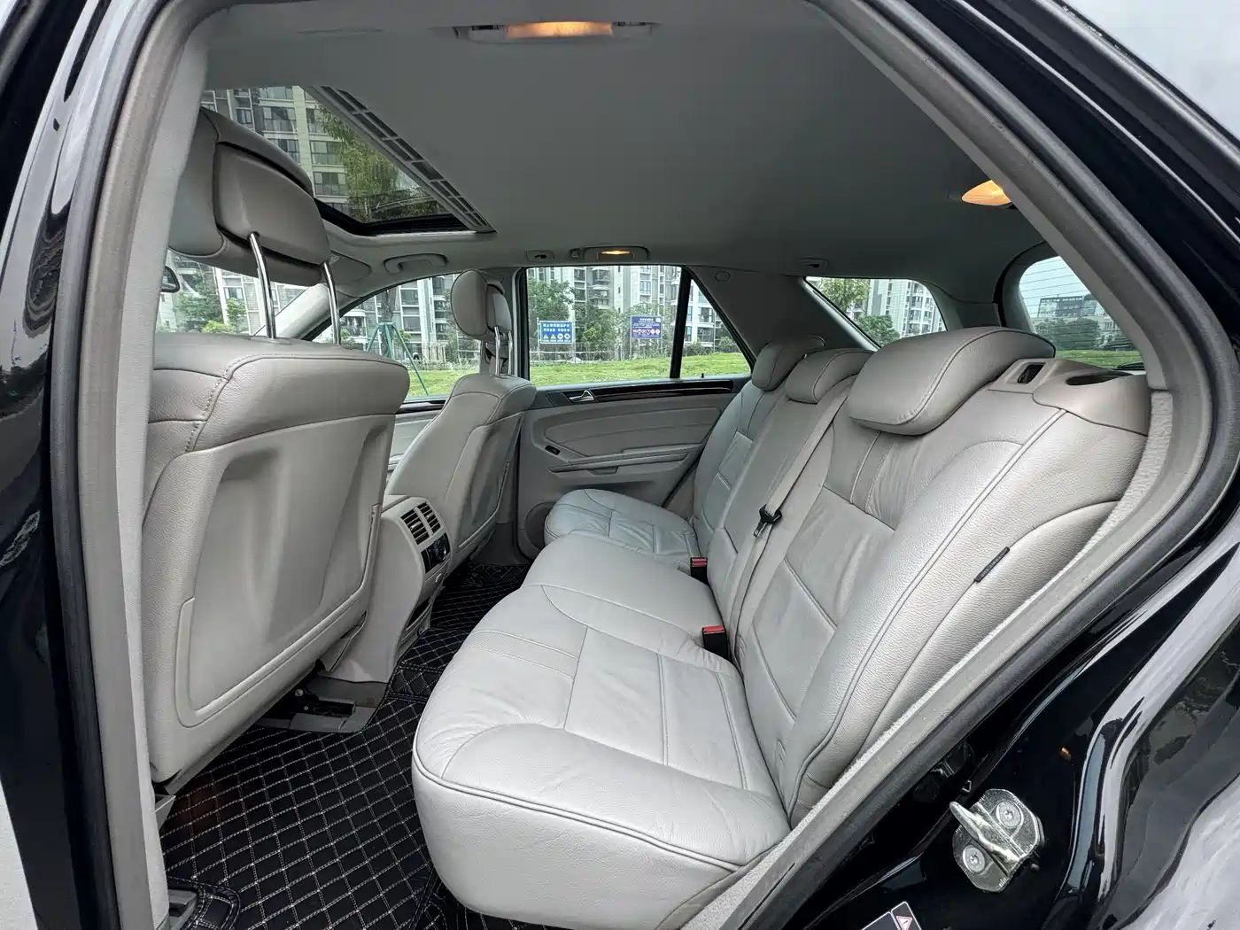 Mercedes-Benz M-Class 2010 ML 350 4MATIC Luxury фото 12