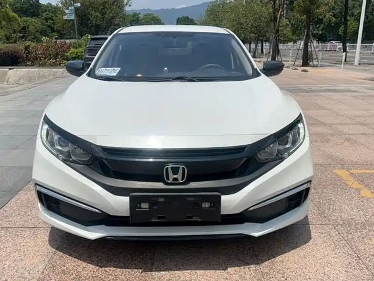 Фото 2 - Honda Civic