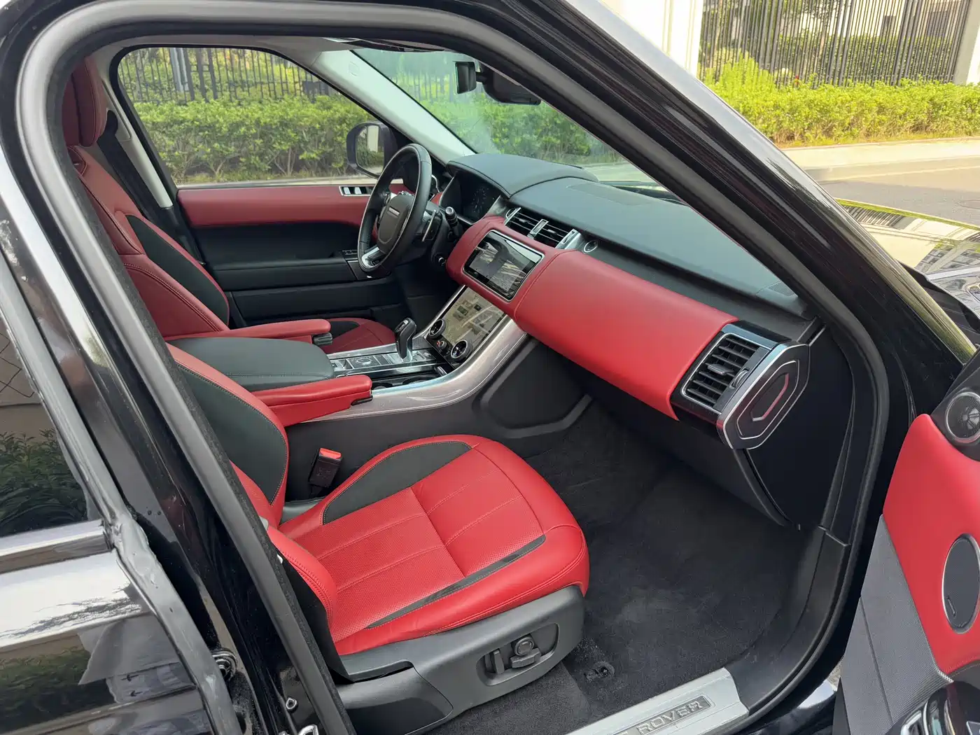 Land Rover Range Rover Sport 2022 3.0 L6 Gloss Black Edition фото 9