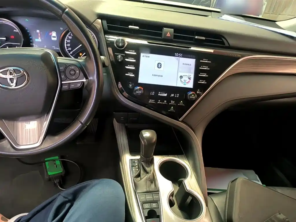 Toyota Camry 2018 Hybrid 2.5HG Luxury Edition фото 10