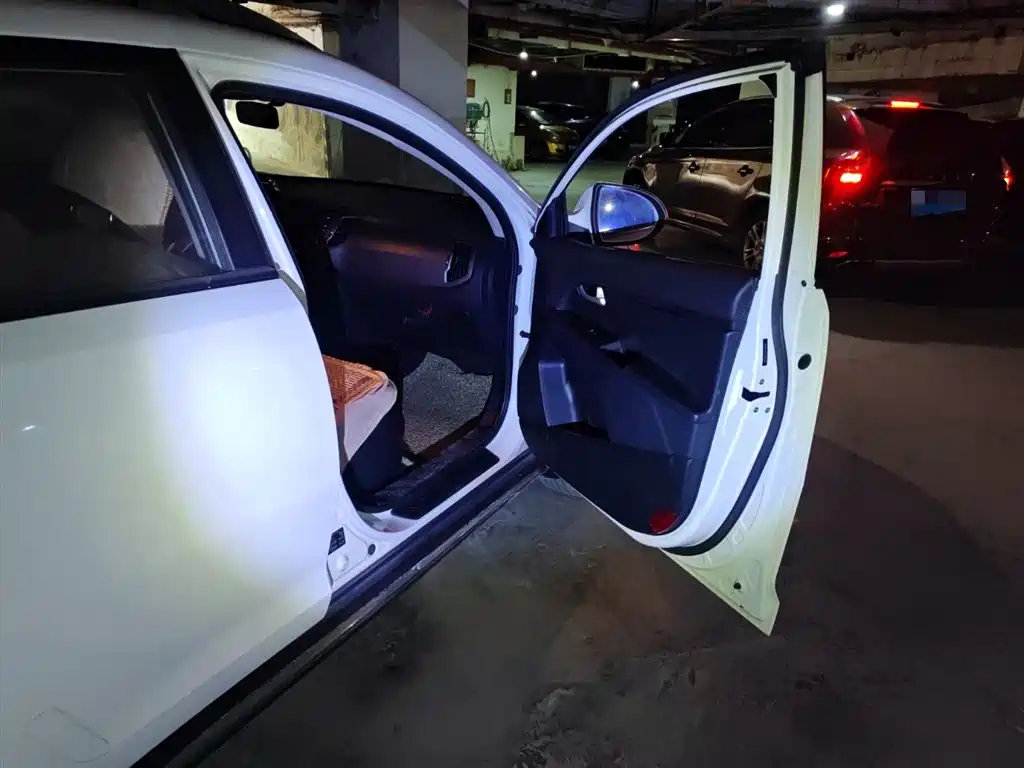 Kia Sportage 2015 2.0L Automatic 2WD GL фото 20