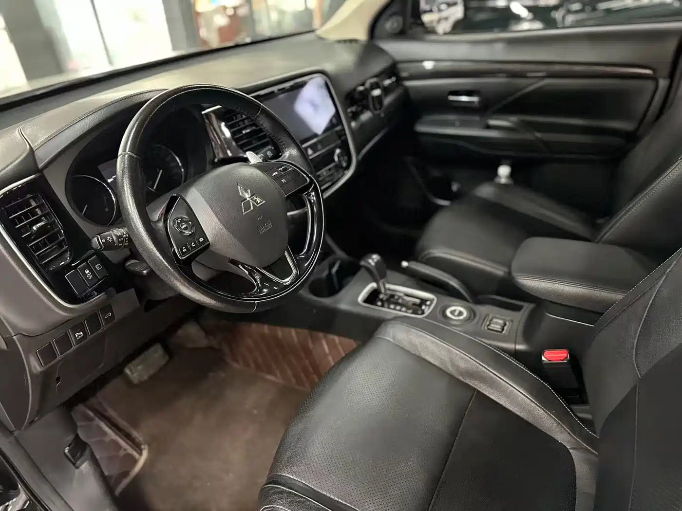 Mitsubishi Outlander 2016 2.4L 4WD Luxury Edition 7-seater фото 9