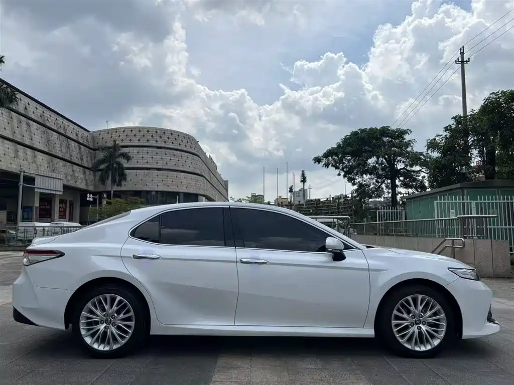Toyota Camry 2019 2.5G Luxury Edition China VI фото 4