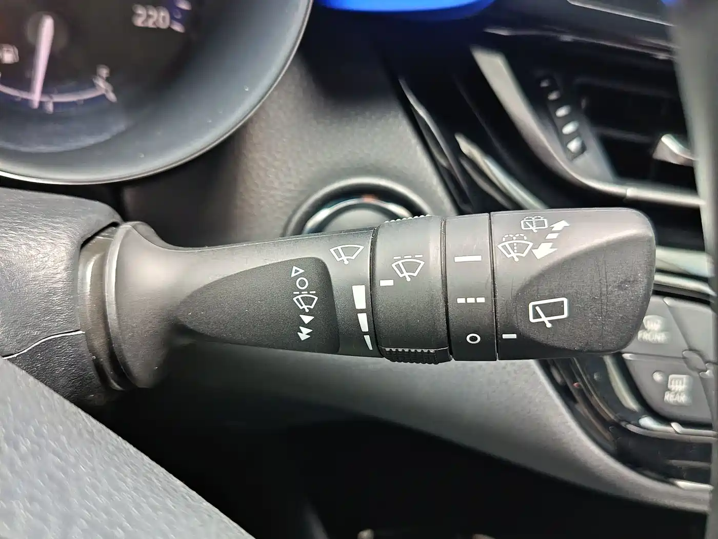 Toyota IZOA 2018 2.0L Yichi Edition China V фото 17