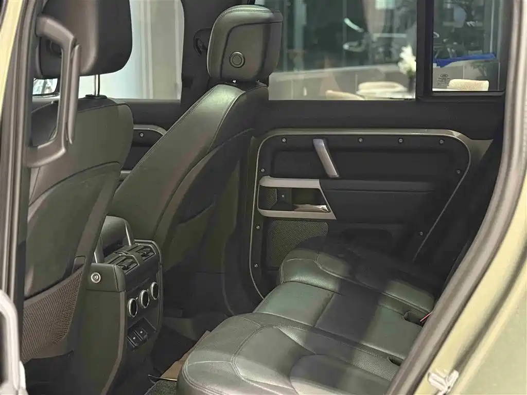 Land Rover Defender 2023 Facelift 110 3.0T P400 X-DYNAMIC HSE фото 15