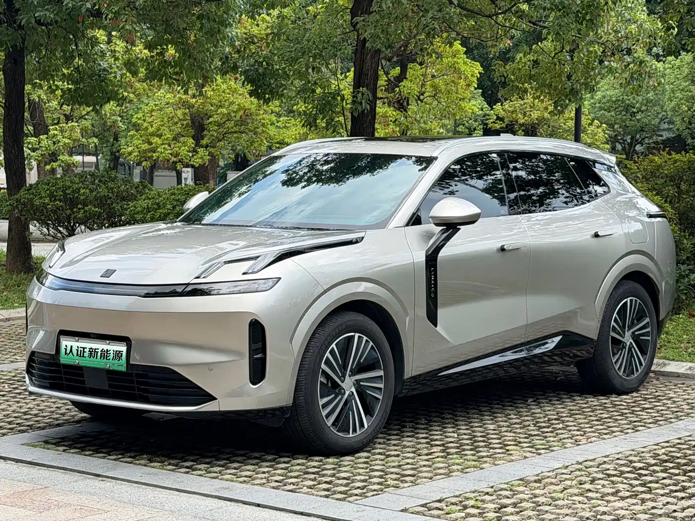 Lynk & Co 08 EM-P 2023