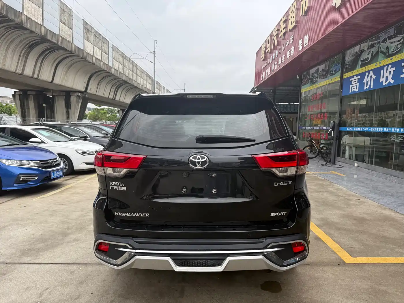 Photo 4 - Toyota Highlander