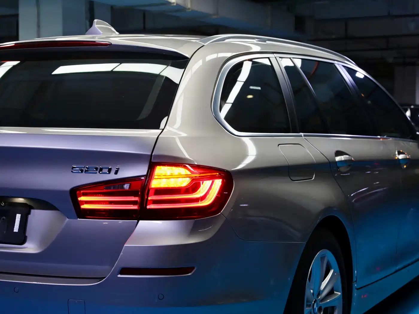 BMW 5 Series (Import) 2014 520i Touring фото 5