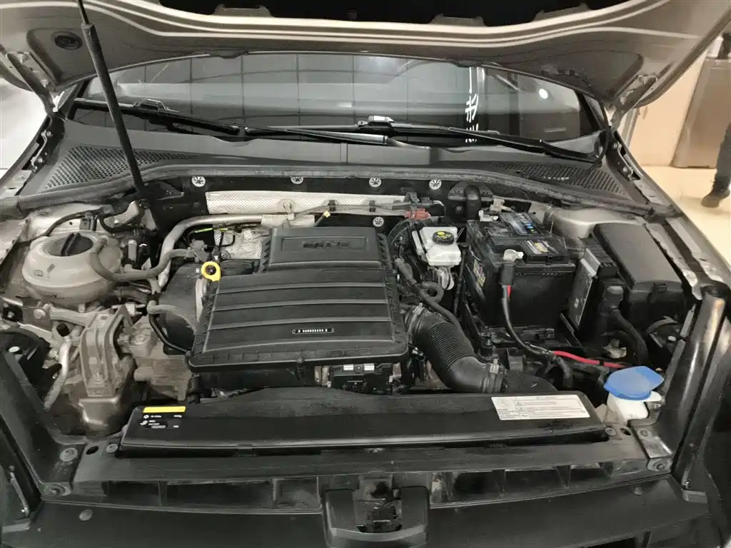 Volkswagen Golf 2017 1.6L Auto Comfort Millionth Edition фото 16