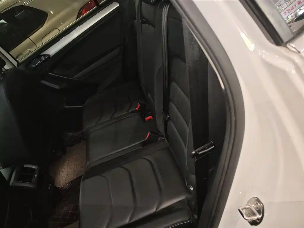 Volkswagen Tiguan L 2018 330TSI Automatic 2WD Comfort Edition фото 17
