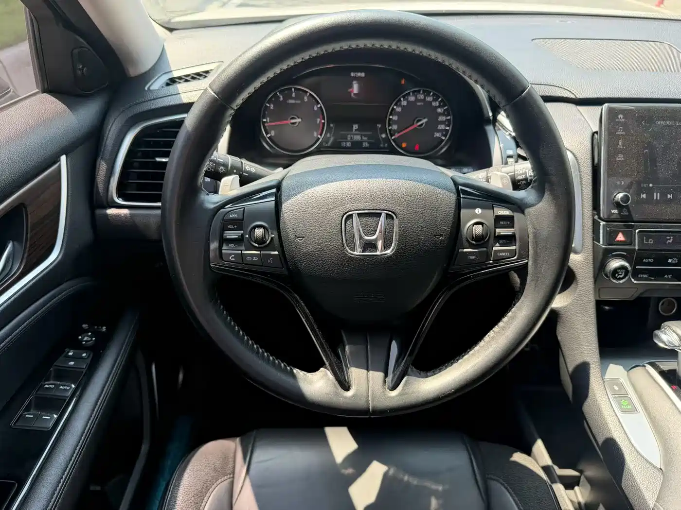 Photo 8 - Honda Avancier
