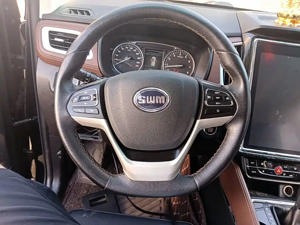 SWM Motor SWM X7 2018 2017 1.5T Automatic Smart Enjoy 7-seater